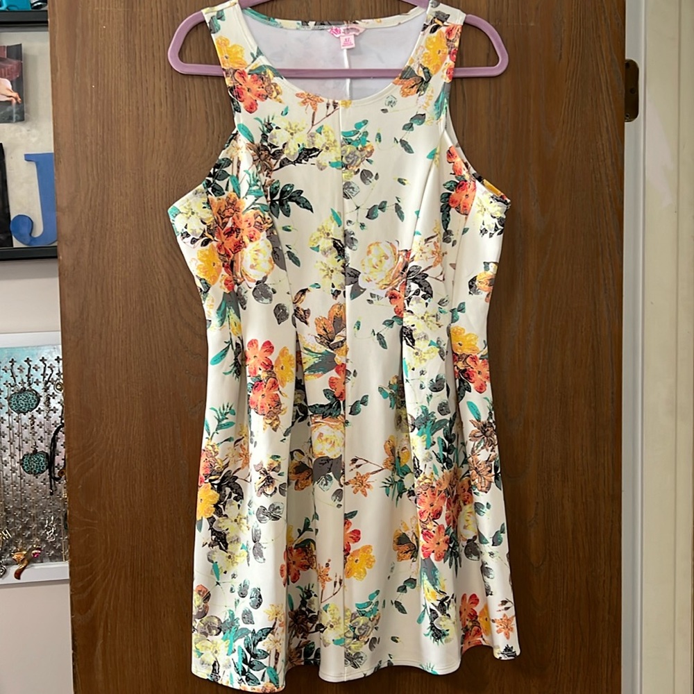 Super cute dress. Can be casual or dressed up